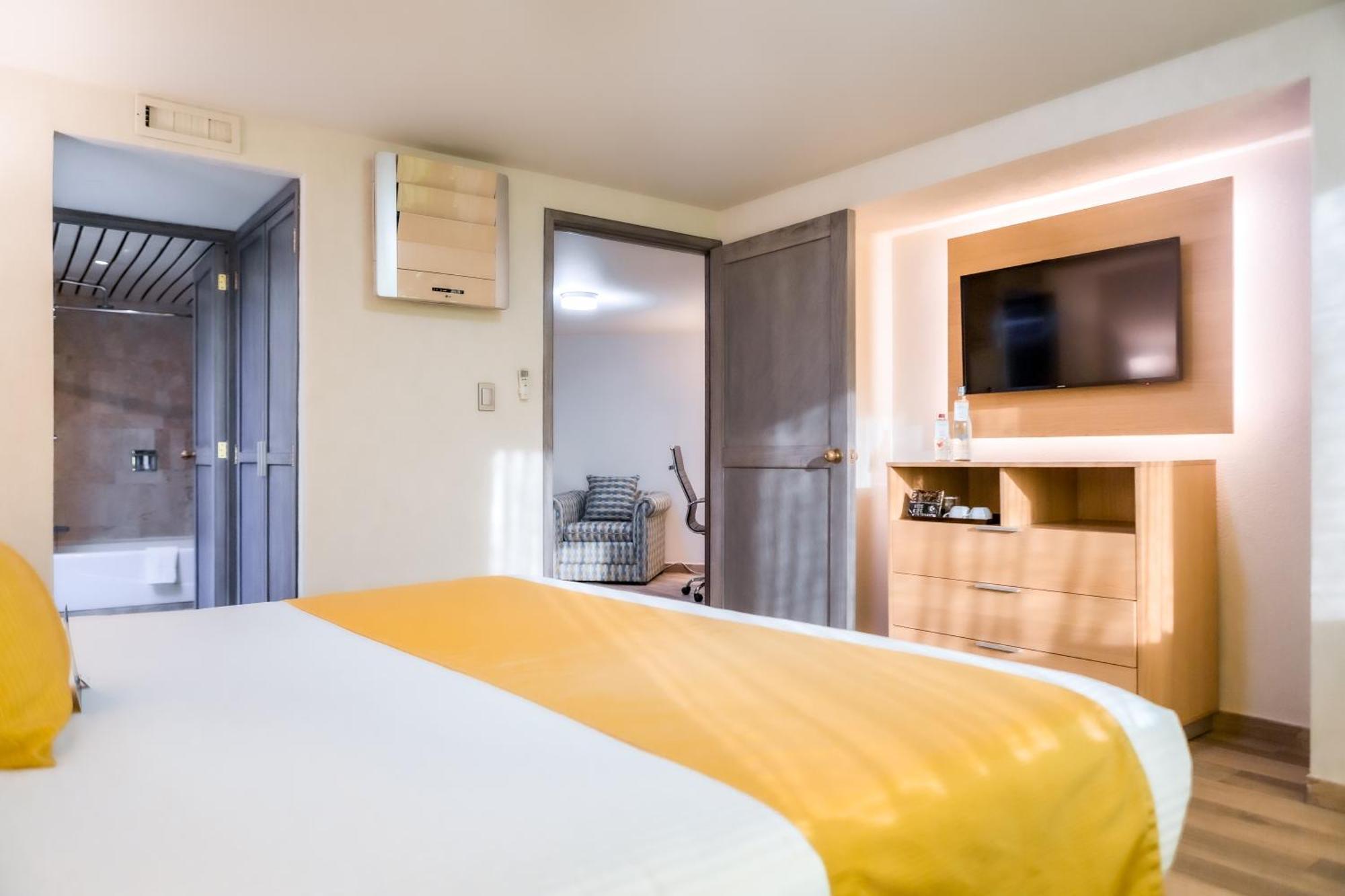 La Joya Pachuca Hotell Exteriör bild A room at the hotel