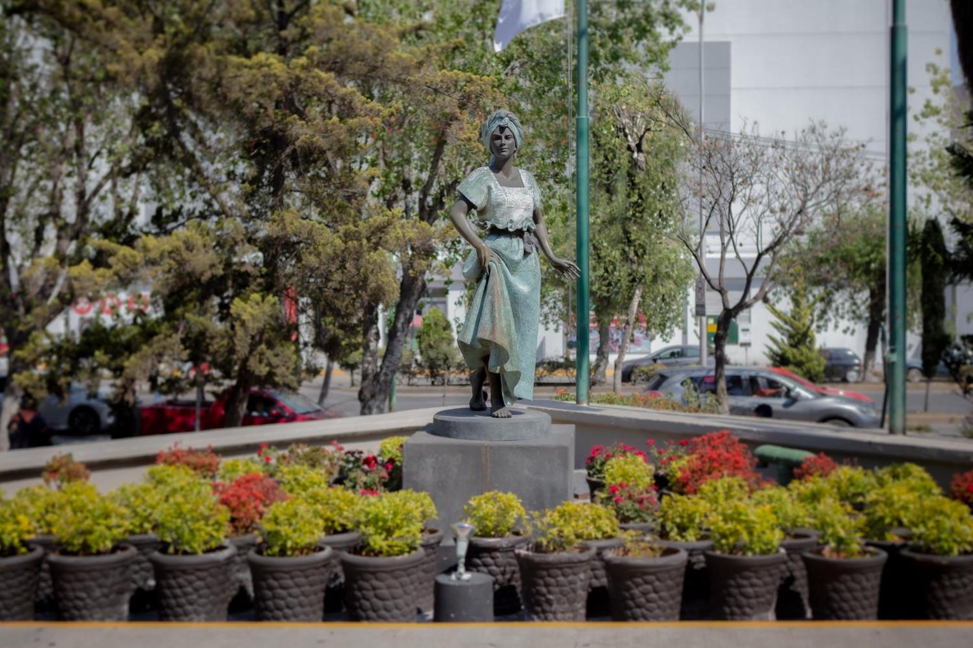 La Joya Pachuca Hotell Exteriör bild Statue of the Virgin Mary