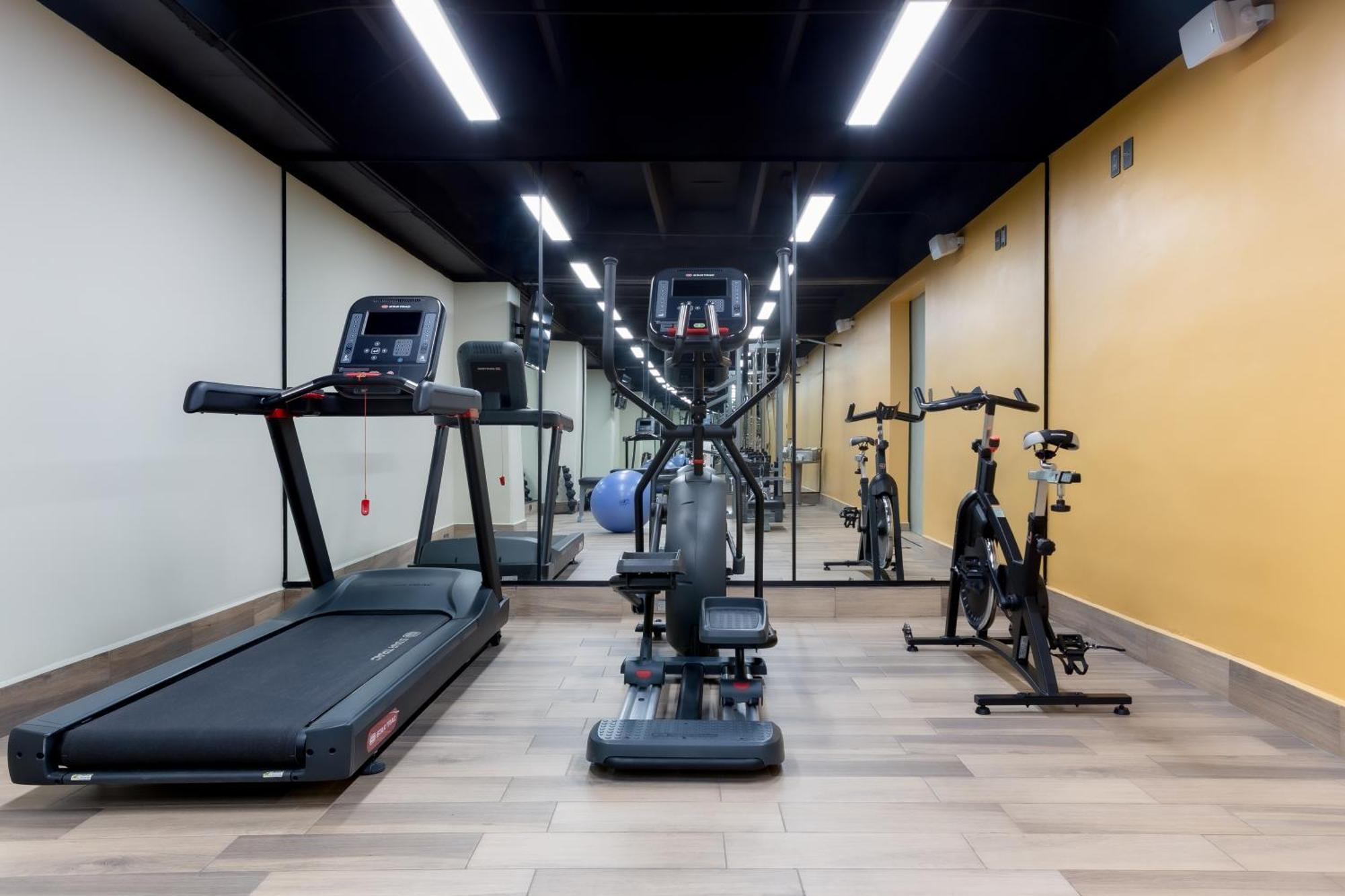 La Joya Pachuca Hotell Exteriör bild The gym at the hotel
