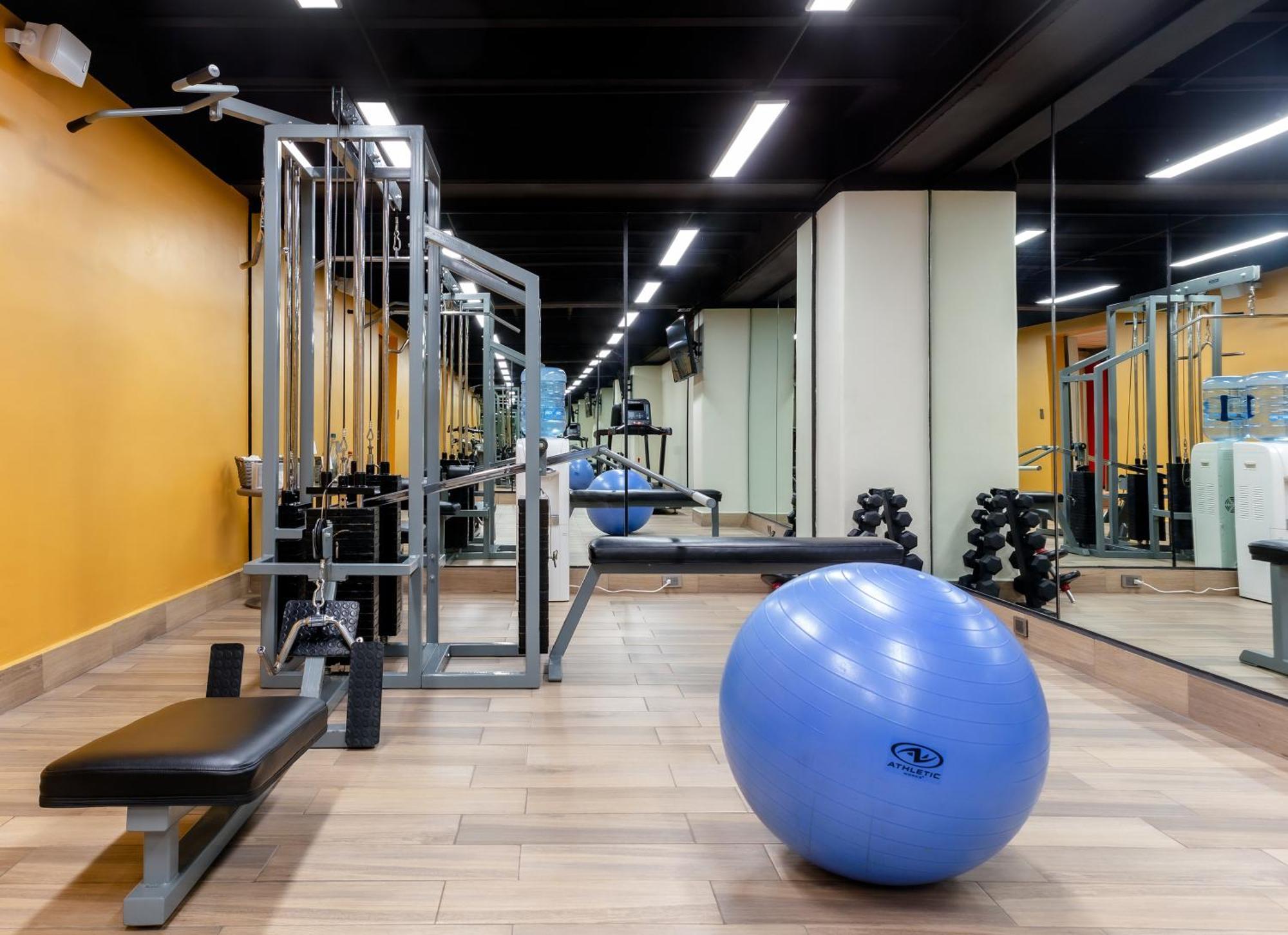 La Joya Pachuca Hotell Exteriör bild The gym at the hotel